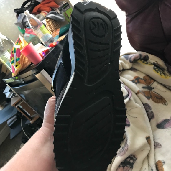 Michael Kors black and gold woman’s size 7M gently used - Picture 4 of 6